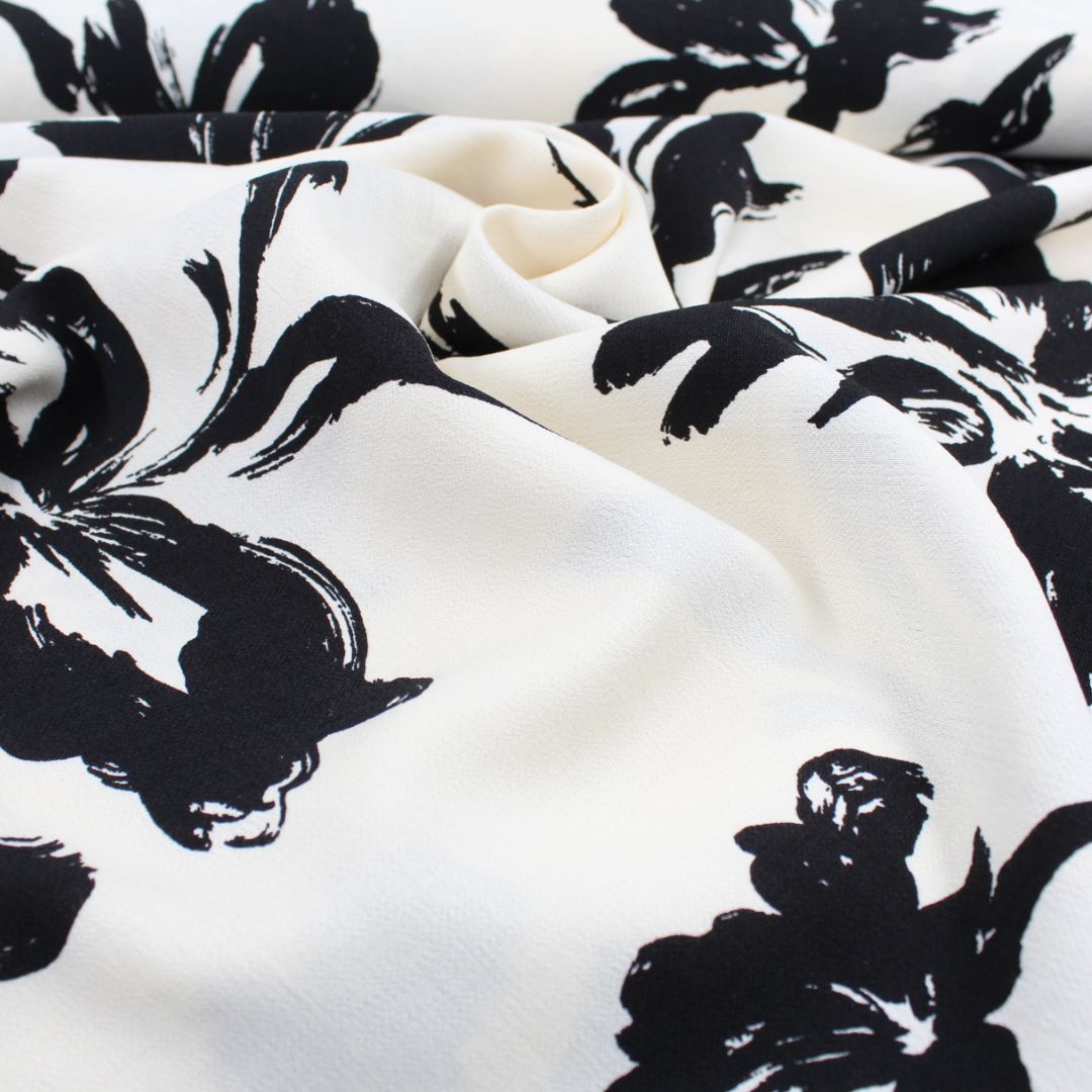 Viskose Nylon Schwarze Blumen | Ecru - Stofftime