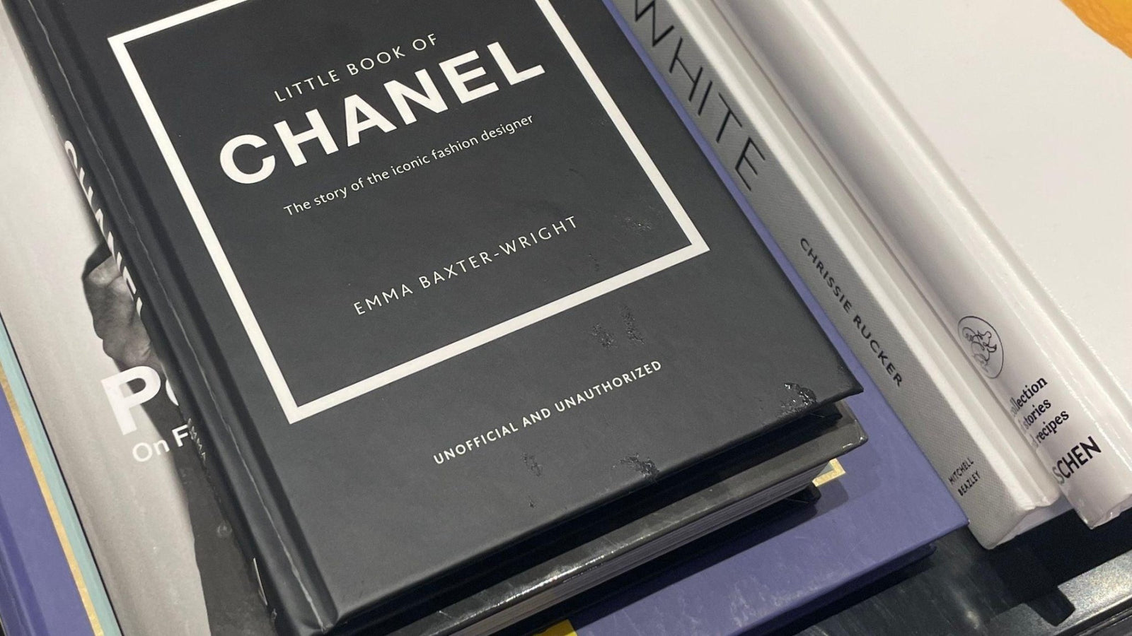 Chanel & Jersey Stoff: Eine Revolution in der Modewelt - Stofftime