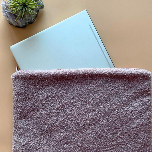 DIY Laptop-Hülle nähen – Anleitung mit Strick-Bouclé & Kirschblütenstoff - Stofftime