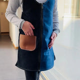 Nähbeispiel Latzkleid mit zwei Jeansstoffe und Kunstleder