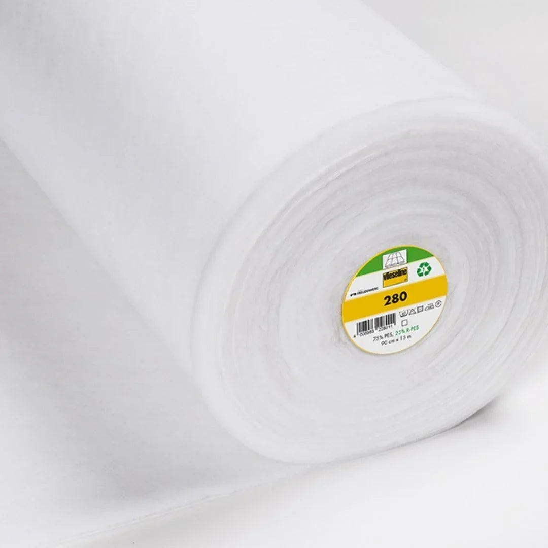 Vlieseline 280 – vielseitige volumengebende Einlage aus Polyester für Näh- und Bastelprojekte, 90 cm breit und 80 g/m² leicht.