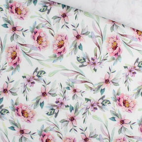Baumwollstoff Meterware mit handgemalten Aquarell-Blumen in Lila, Rosa und Blau auf weißem Hintergrund