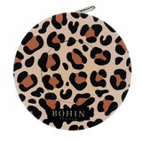Bohin Safari Maßband 150 cm im Leopard Design als flexibles Rollmaßband mit cm und Inch Skala für Nähen und DIY Projekte