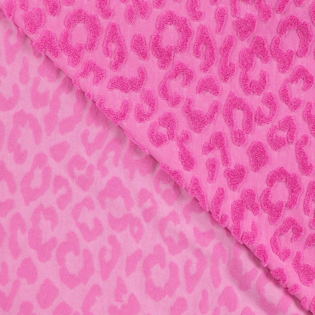 Weicher und elastischer Baumwoll Jacquard Leopard Fuchsia – Luxuriöser Stoff mit eleganter Struktur.