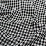 Detailaufnahme des klassischen Karomusters auf hochwertiger Baumwoll Popeline, Mustergröße von 5 mm.