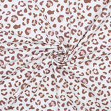 Jersey-Meterware mit lebendigem Leopardenmuster in Braun auf Weiß – vielseitig für verschiedene DIY-Ideen.