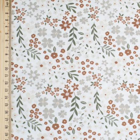 Gefalteter Popeline Stoff – zartes Blumendesign, glatt und hochwertig
