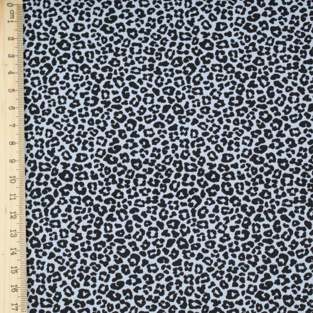 Zusammengerollter Stoff Mini-Leopard Blau – hochwertiger Baumwollstoff mit Leopardenmuster
