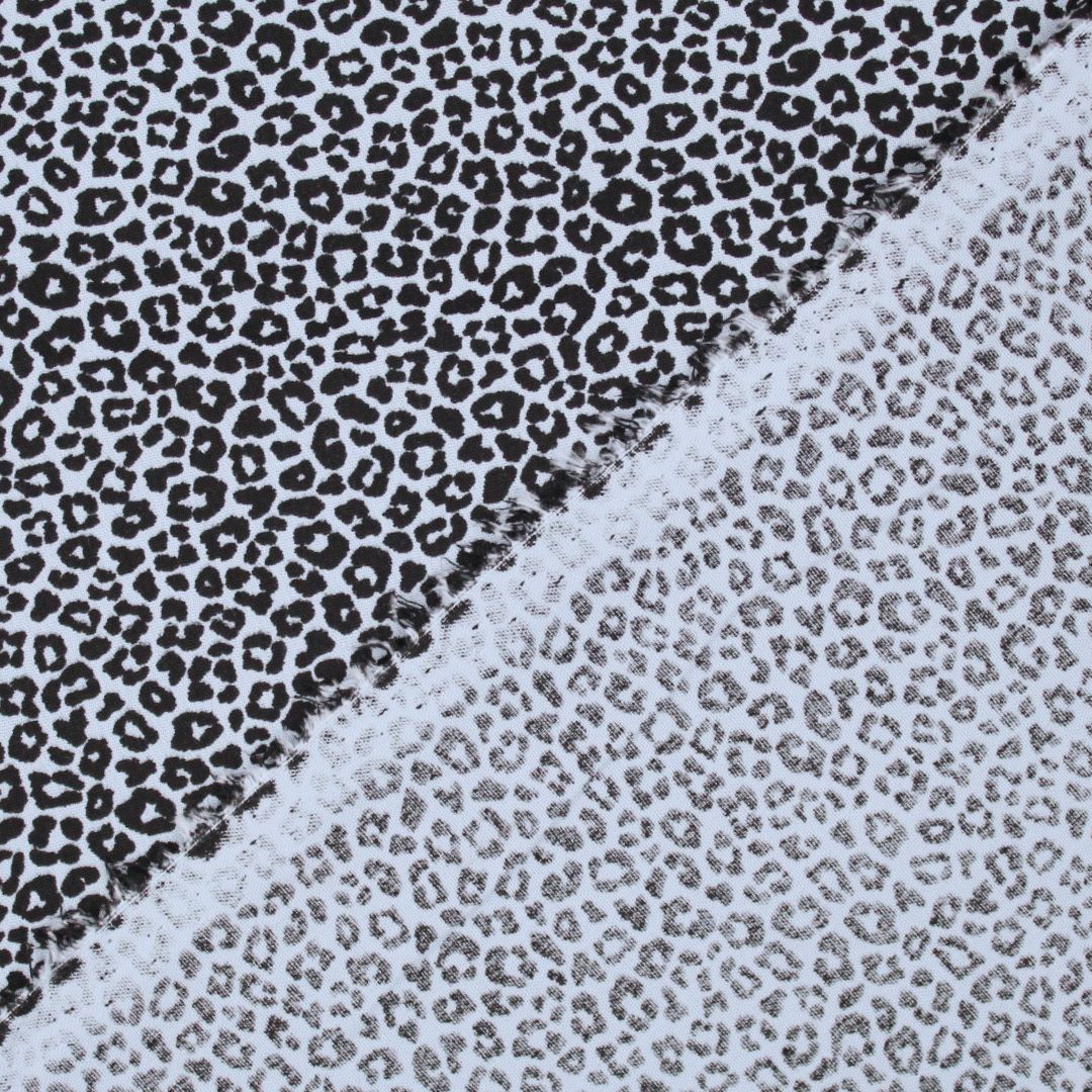 Leichter Baumwollstoff mit Mini-Leopard Blau – OEKO-TEX zertifiziert und vielseitig einsetzbar