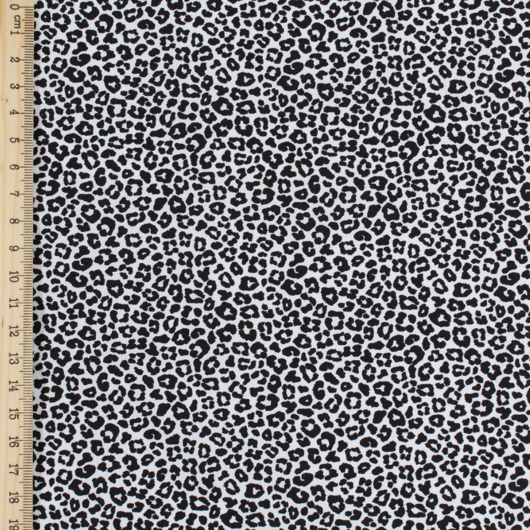 Baumwollpopeline Leopardenmuster Ecru | Mustergröße