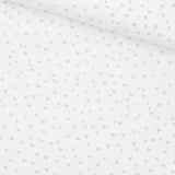 Baumwollpopeline Mini Herzen auf Ecru – Nahaufnahme – Detail des Baumwollstoffs mit Mini Herzmotiven auf Ecru.