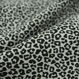 Mini-Leopardenmuster auf khakifarbener Baumwollpopeline – Detailfoto