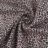 Flach ausgelegter Popeline-Stoff in Rosa – dezentes Mini-Leopardenmuster für Nähprojekte