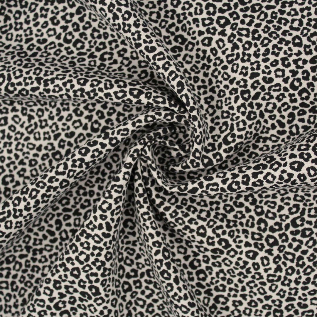 Detailansicht Baumwollpopeline Mini-Leopard – strukturierte Oberfläche