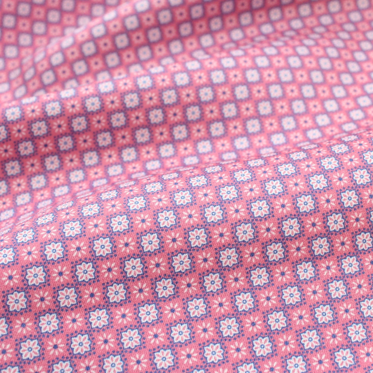 Baumwollsatin Kleine Blüten Geometrisch