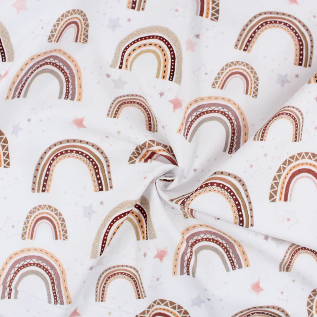 Nähstoff Baumwolle Braun mit Regenbögen und Sternen für Patchwork und Quilts