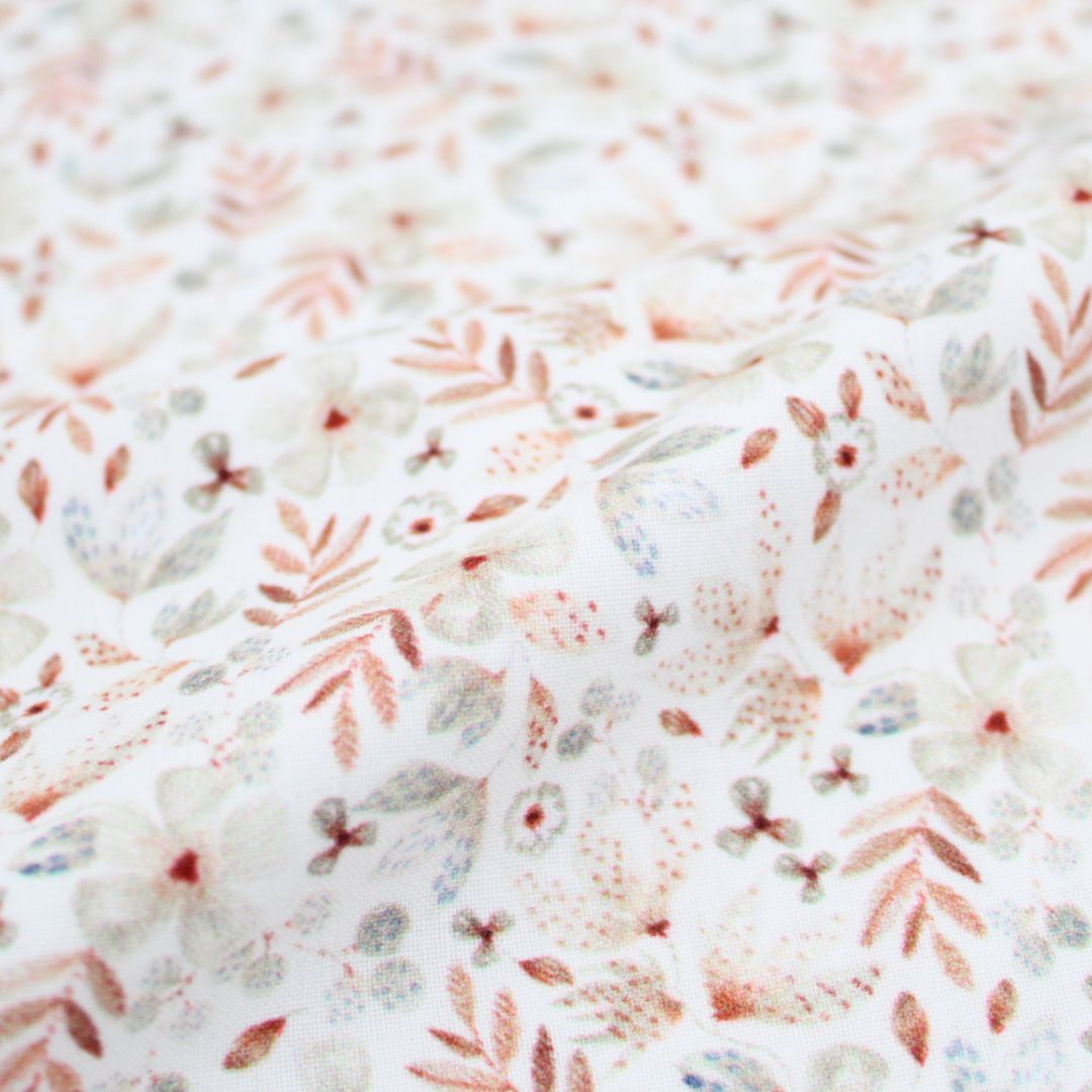 Hochwertiger Baumwollstoff Zarte Blümchen, ideal für DIY Kinderprojekte