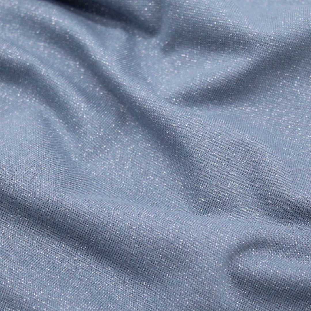 Hochwertiger Bündchenstoff in Dusty Blue, ideal für kreative Nähprojekte wie Pumphosen und Strampler. Oeko-Tex Produktklasse I zertifiziert.