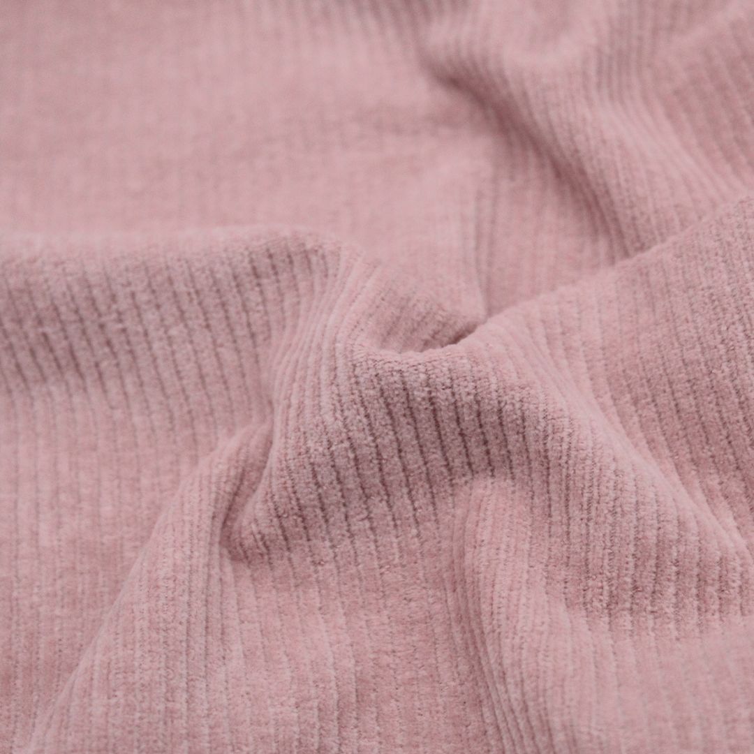 Cord Jersey Stoff in Nude Rosa mit breiten Rippen, OEKO-TEX zertifiziert, perfekt für deine Kleidungsstücke und Heimtextilien.