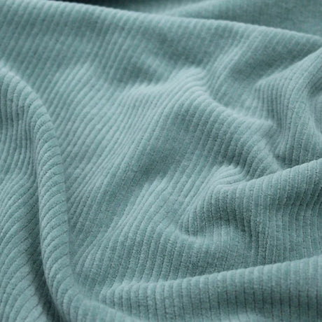 Cord Jersey Stoff mit breiten Rippen in Staubgrün, OEKO-TEX zertifiziert, perfekt für deine Kleidungsstücke und Heimtextilien.