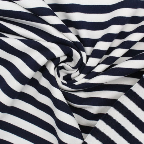 French Terry Stoff mit marineblauen Streifen – Rückansicht des weichen und flexiblen Materials.