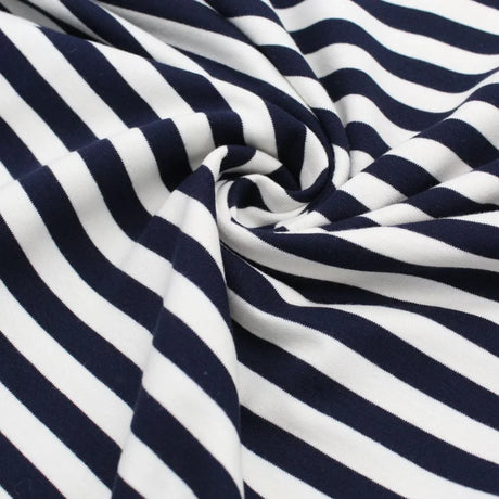 Detailansicht des French Terry Stoffs 'Streifen Marineblau' – hochwertige Struktur und marineblaue Streifen.