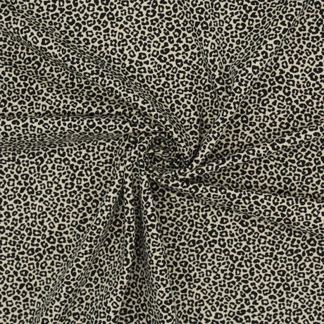 Weicher und flexibler Baumwolljersey mit modernem Leopardenprint auf beigem Hintergrund – vielseitig einsetzbar für Kleidung und Accessoires.