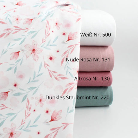 Elastischer Jersey mit zartem Blumendesign in Zartrosa und Hellblau – perfekter Stoff für T-Shirts und Leggings kombiniert mit verschiedene Bündchenstoffe