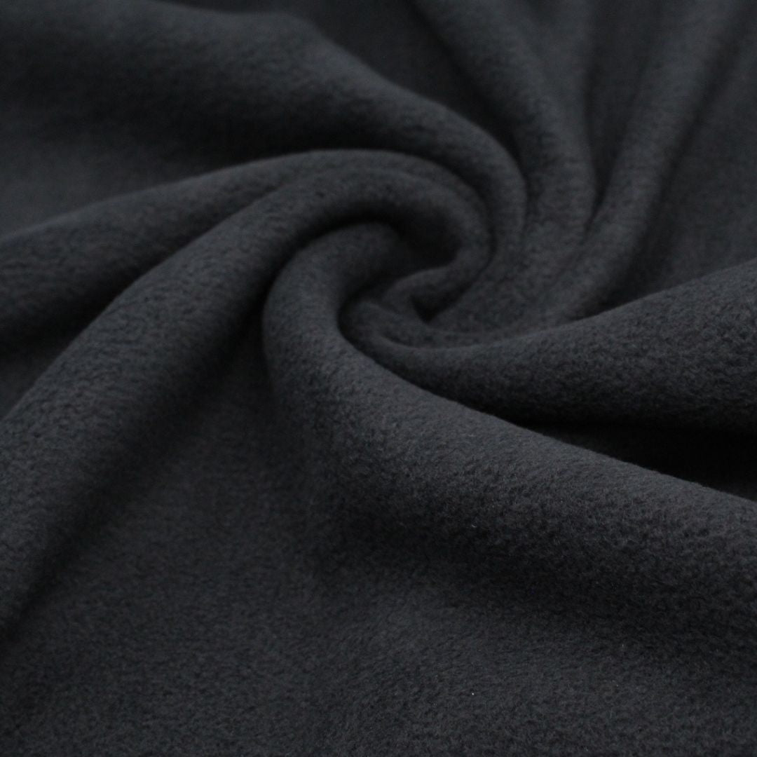 Weicher Antipilling-Fleece in kuscheliger Qualität, perfekt für wärmende Jacken, Pullover, Decken und gemütliche Homewear. Angeraute Warenseiten für maximale Wärme und Komfort. Farbe: Schwarz