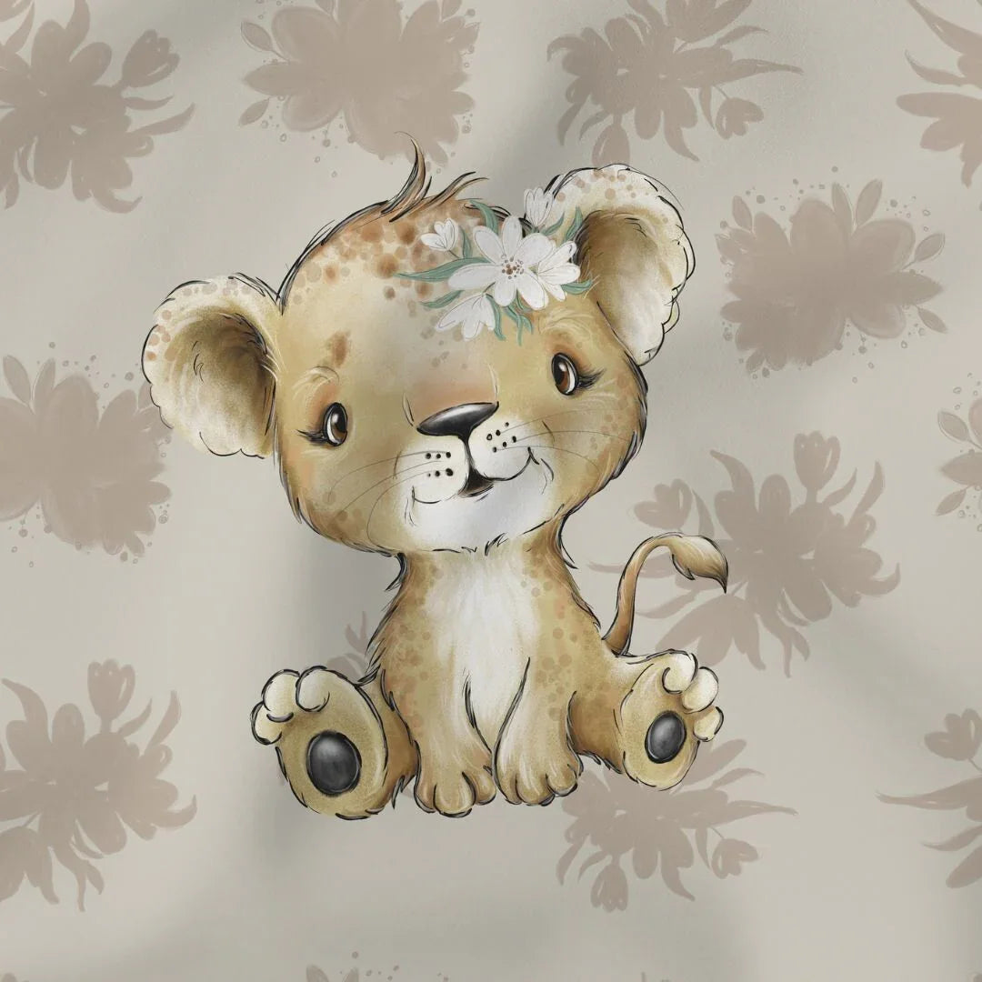 Stoffpanel Safari Tiere mit Löwe auf beigem Hintergrund – 75x100 cm, OEKO-TEX zertifiziert, ideal für Baby- und Kinderdecken.