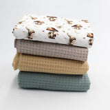 Stoffstapel Baumwollstoff Magische Träume kombiniert mit Waffelpique in Taupe, Beige und Altgrün