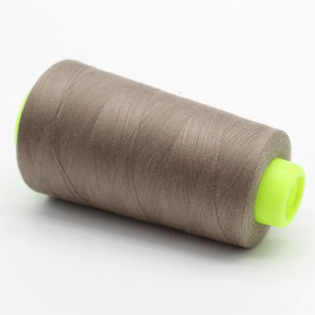 Overlockgarn 2700 Meter lang in Taupe  Nahaufnahme