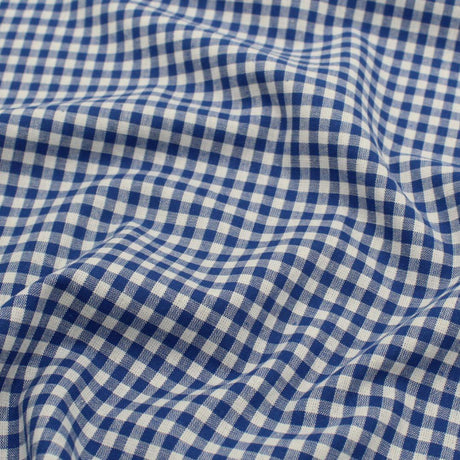 Detailaufnahme des klassischen Karomusters auf hochwertiger Baumwoll Popeline, Mustergröße von 5 mm.