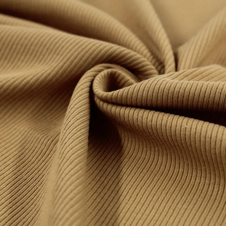 Detailansicht Ribjersey in Karamellbraun - elastischer Jerseystoff