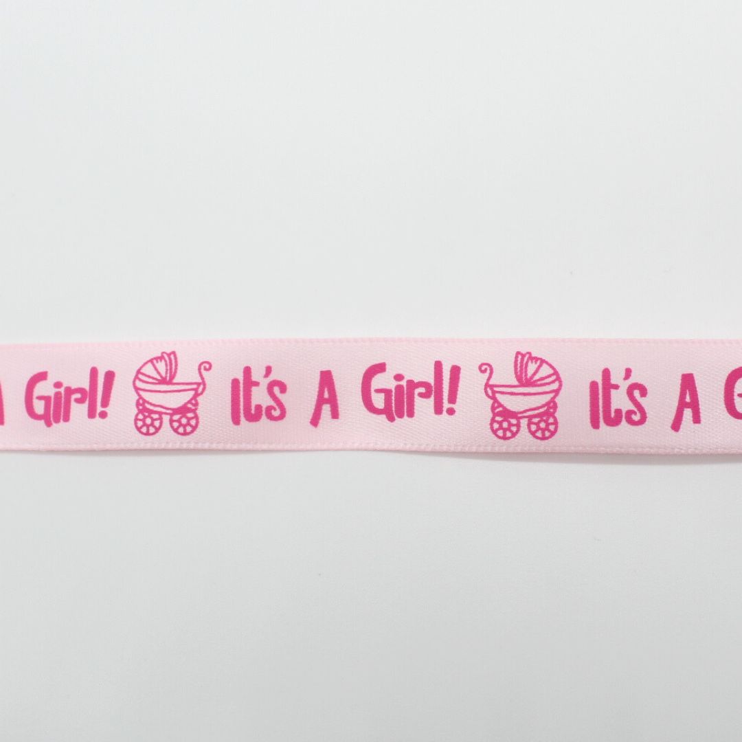 Satinband "It's a Girl" in Rosa, 16 mm breit, aus 100% Polyester, ideal für Babypartys und Geschenkverpackungen.