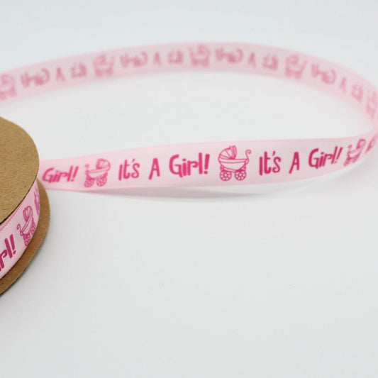 Satinband "It's a Girl" in Rosa, 16 mm breit, aus 100% Polyester, ideal für Babypartys und Geschenkverpackungen.