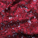 Eleganter Spitzenstoff, drapiert und mit aufwendigem floralen Muster für Abendmode.