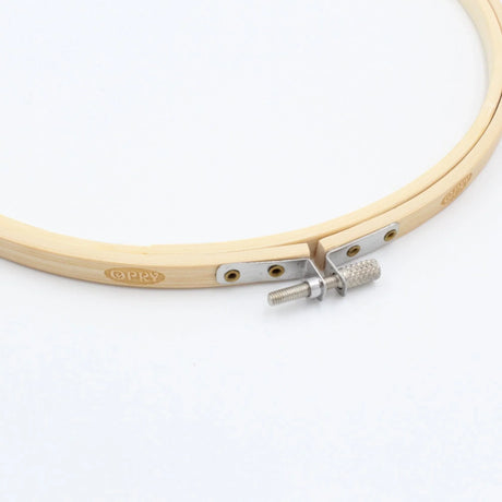 Stickring aus Holz Nahaufnahme