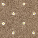 Teddystoff mit gestickten Blumen