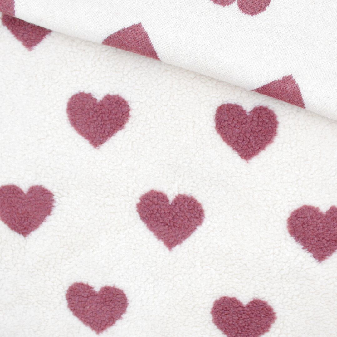 Teddy Bouclé Stoff „Herzen“ in Weinrot – flauschiger Kuschelstoff mit Herzmuster, Meterware 150 cm