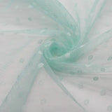 Weicher Tüll in Mint mit kleinen Punkten