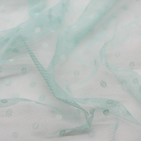 Weicher Tüll in Mint mit kleinen Punkten