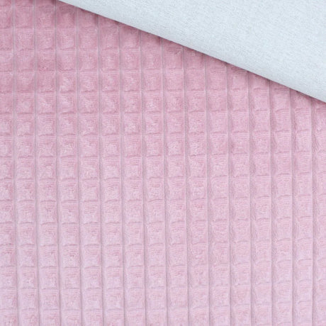 Nahaufnahme vom Velour Polsterstoff in Rosa mit Quadratten-Muster