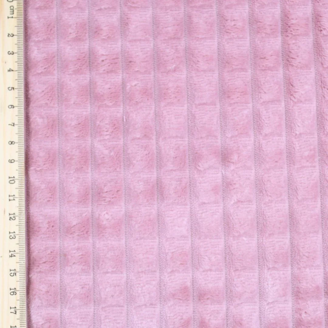 Stoffdetail: Weiche Cord-Optik des rosanen Velour Polsterstoffs