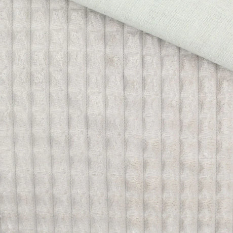 Nahaufnahme vom Velour Polsterstoff in Sand mit Quadratten-Muster