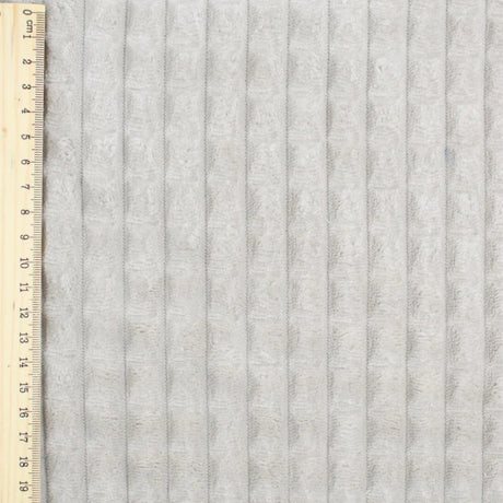 Stoffdetail: Weiche Cord-Optik des beigen Velour Polsterstoffs