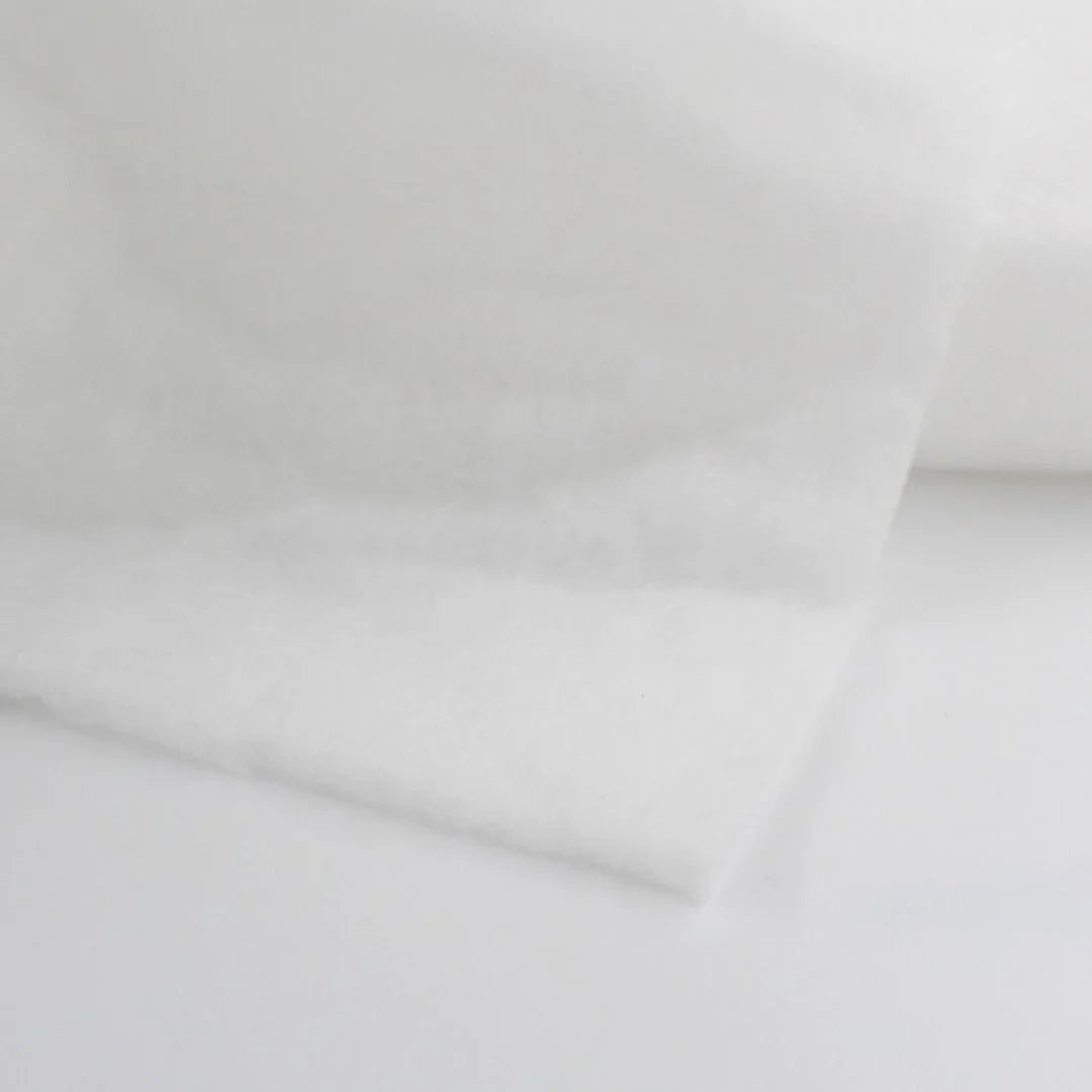 Vlieseline 280 – vielseitige volumengebende Einlage aus Polyester für Näh- und Bastelprojekte, 90 cm breit und 80 g/m² leicht.