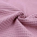 Nahaufnahme von Waffelpique in Rosa mit weicher, strukturierter Wabenoptik – saugfähig und atmungsaktiv.