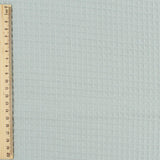 Fein gewebter Waffelstoff in zartem Mintgrün-Ton, ideal für Heimtextilien und Bekleidung.