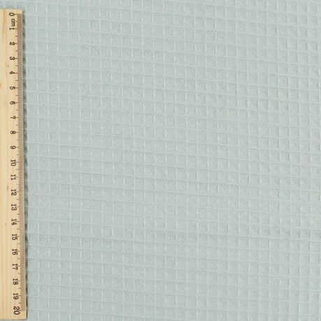 Fein gewebter Waffelstoff in zartem Mintgrün-Ton, ideal für Heimtextilien und Bekleidung.